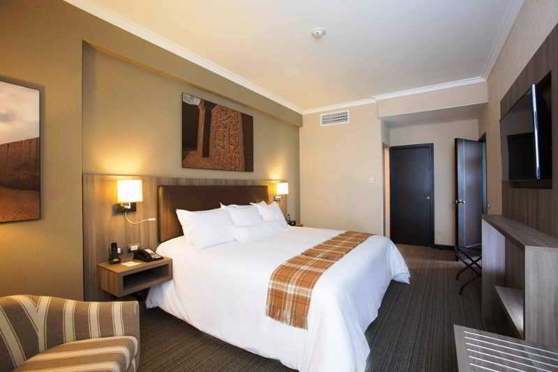 Casa Andina Premium Trujillo Hotel Encalada Bagian luar foto